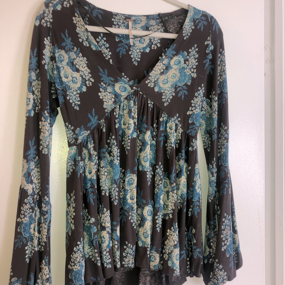 Free People V Neck blouse